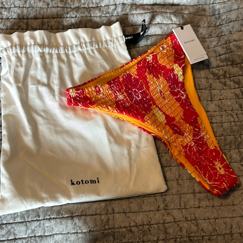 Kotomi bikini bottoms.  NWT. Orange and red.